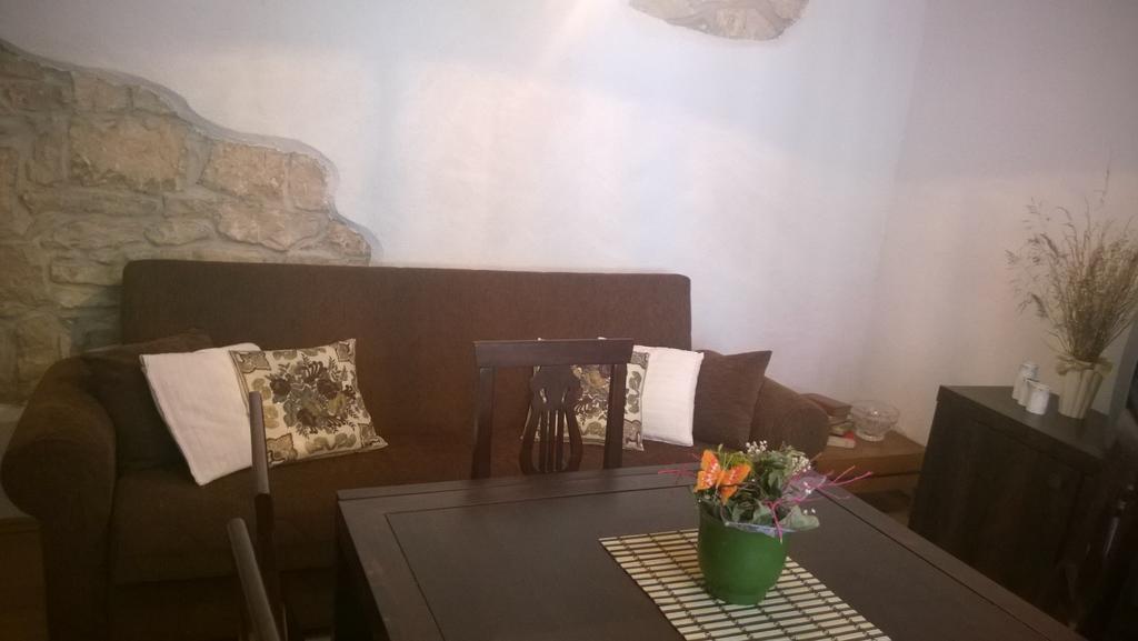 Apartment Benky Pićan Стая снимка
